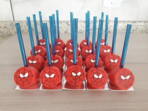 Aplique pasta americana Homem Aranha para cakepop/brigadeiro
