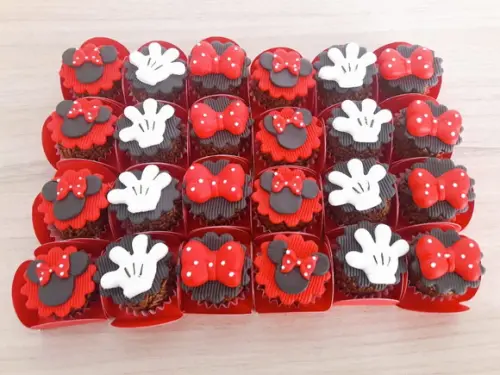 Aplique pasta americana Minnie para brigadeiro/trufinhas