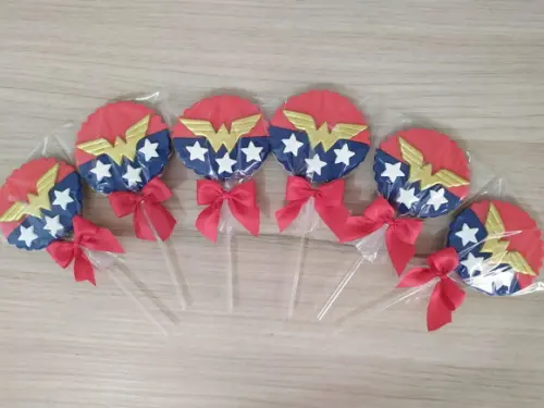 Aplique pasta americana Mulher Maravilha para pirulito