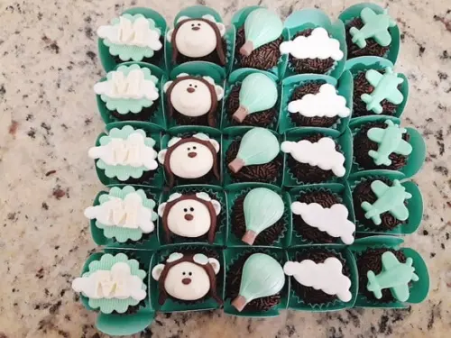 Apliques de pasta americana urso baloeiro para brigadeiros