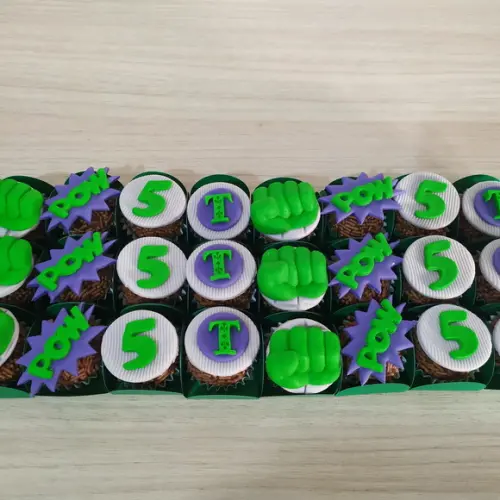 Apliques de Pasta Americana Hulk para Brigadeiros/ Trufas