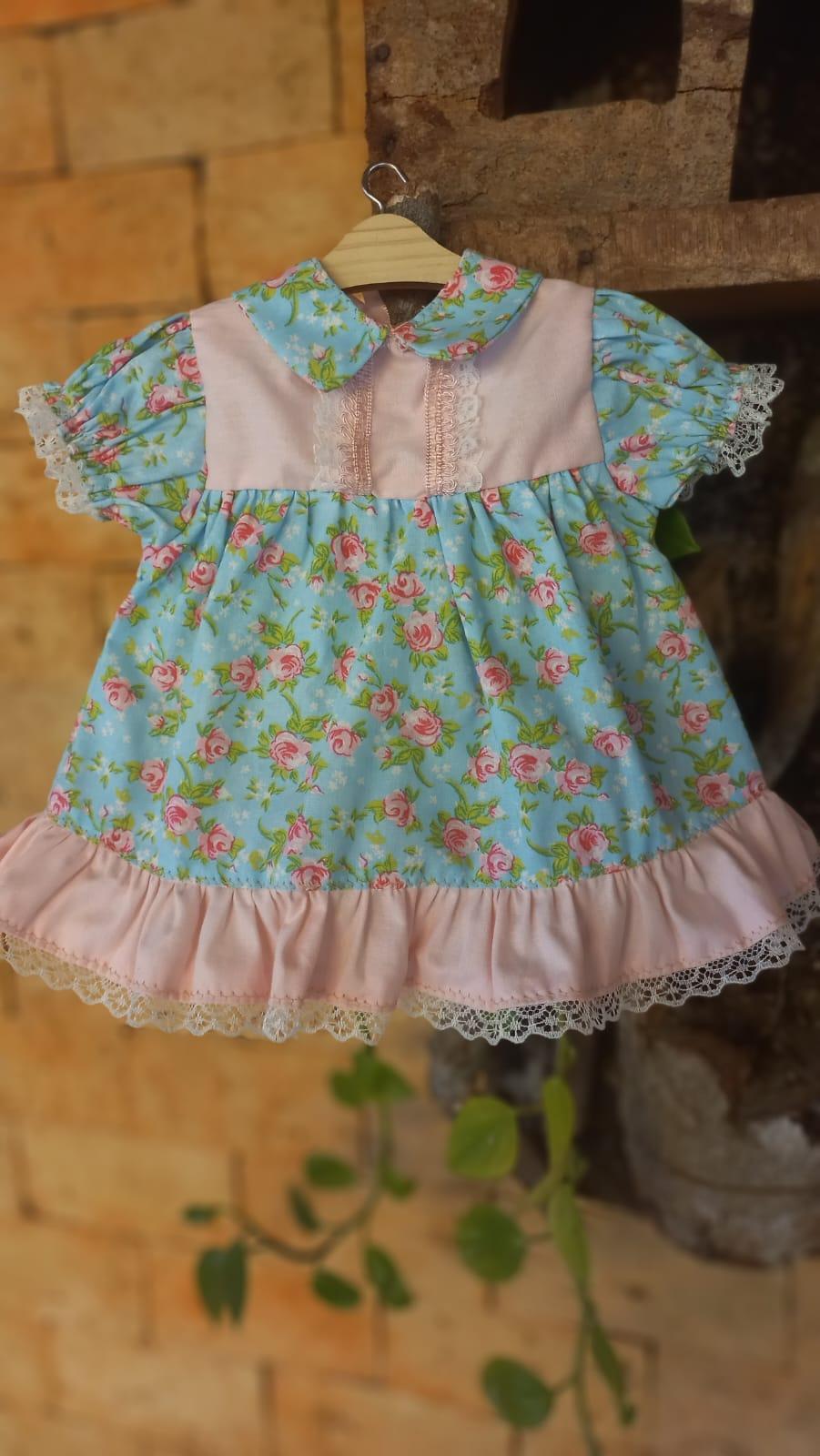 Boneca Bebê de Pano Loira com Cabelo Cacheado e 40 cm