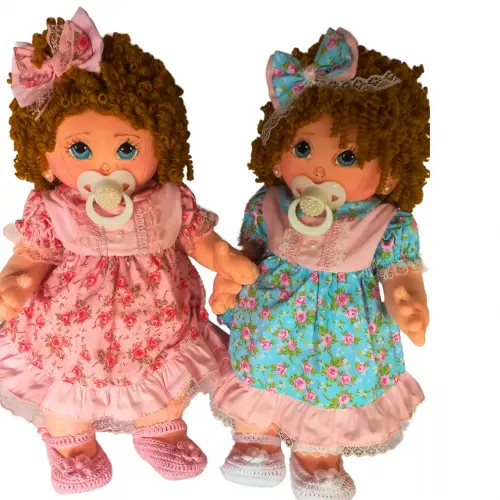 Boneca Bebê de Pano Loira com Cabelo Cacheado e 40 cm
