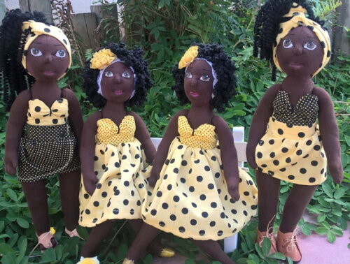 Bonecas de pano negras esculpidas