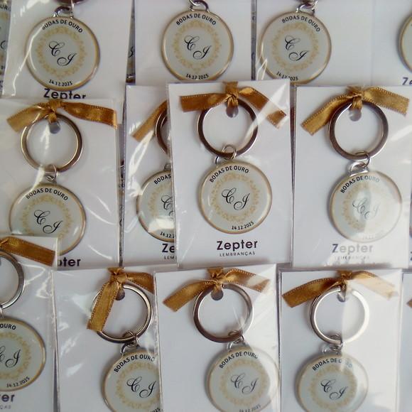 Lembrancinha Brinde de Bodas de Ouro Chaveiro