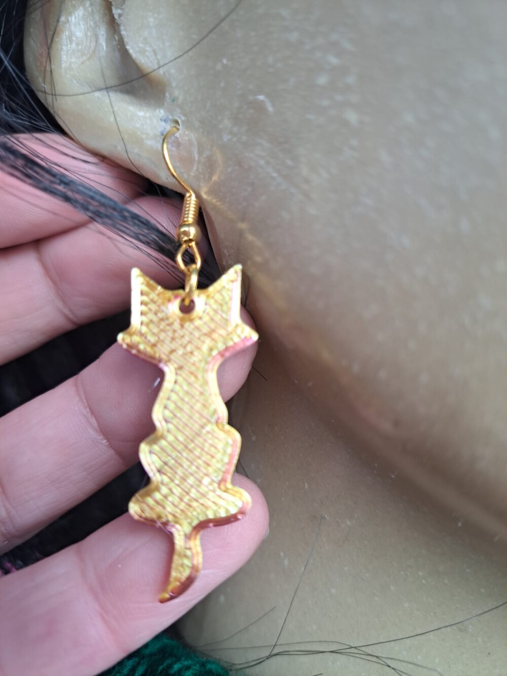 Brinco de Gato Minimalista Dourado