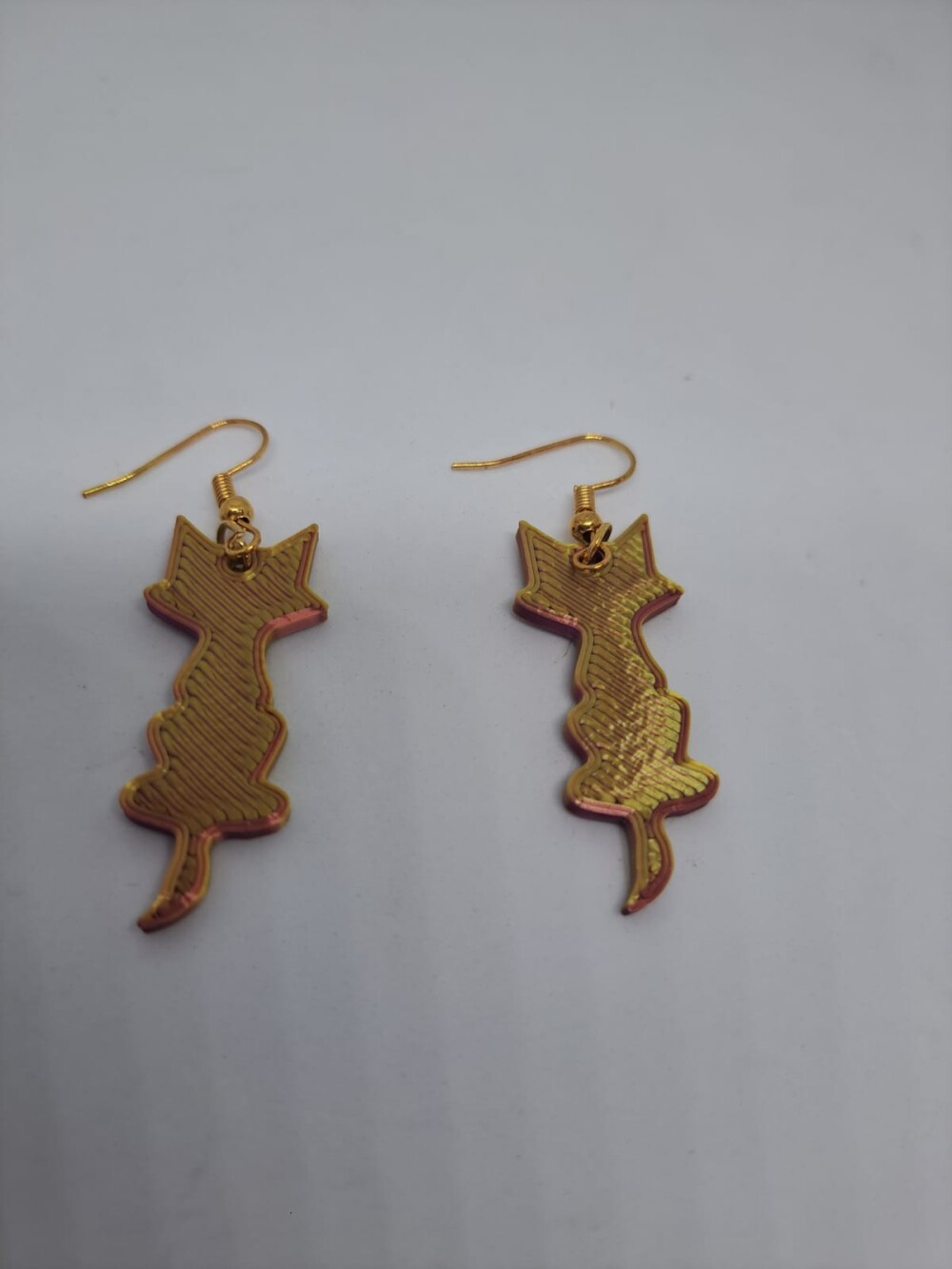 Brinco de Gato Minimalista Dourado