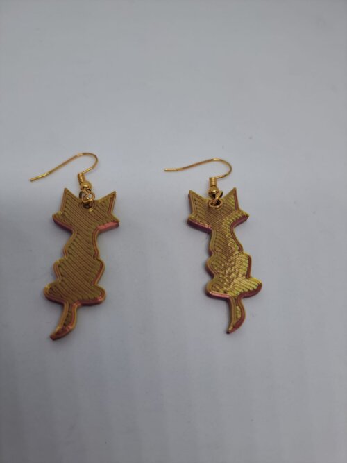 Brinco de Gato Minimalista Dourado