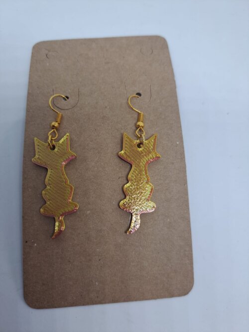 Brinco de Gato Minimalista Dourado