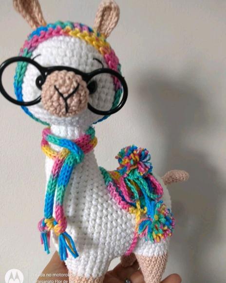 Amigurumi Lhama em Crochê com cachecol em Icord e pompom