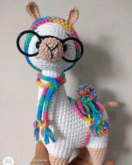 Amigurumi Lhama em Crochê com cachecol em Icord e pompom