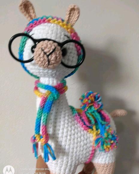 Amigurumi Lhama em Crochê com cachecol em Icord e pompom