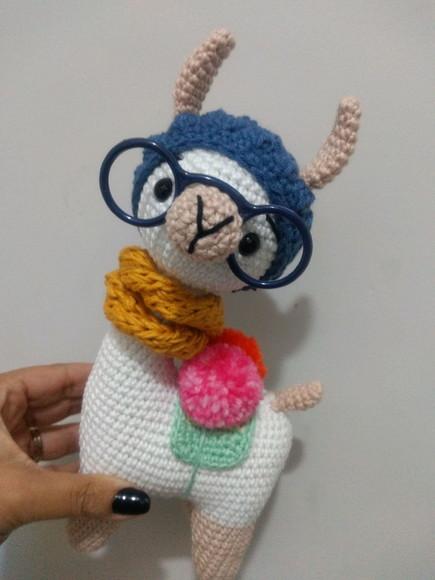 Amigurumi Lhama em Crochê com cachecol em tricô