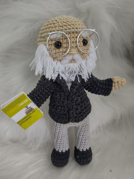 Amigurumi Paulo Freire - Crochê