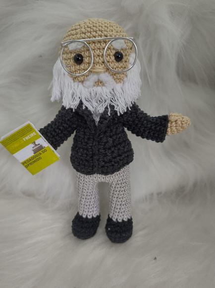 Amigurumi Paulo Freire - Crochê