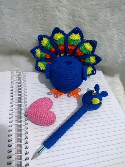 Amigurumi Pavão , porta caneta