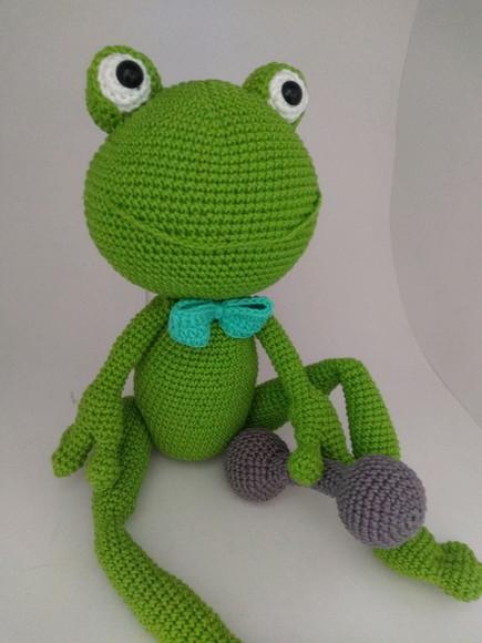 Amigurumi Sapo com alteres em Crochê