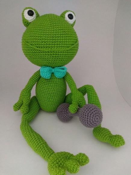 Amigurumi Sapo com alteres em Crochê