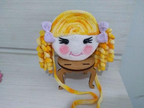 Bolsa infantil em croche Boneca