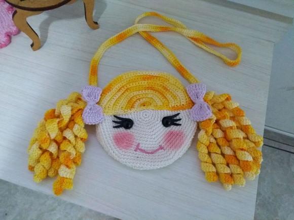 Bolsa infantil em croche Boneca