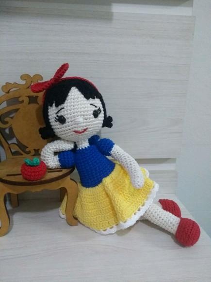 Boneca Branca de Neve em Crochê