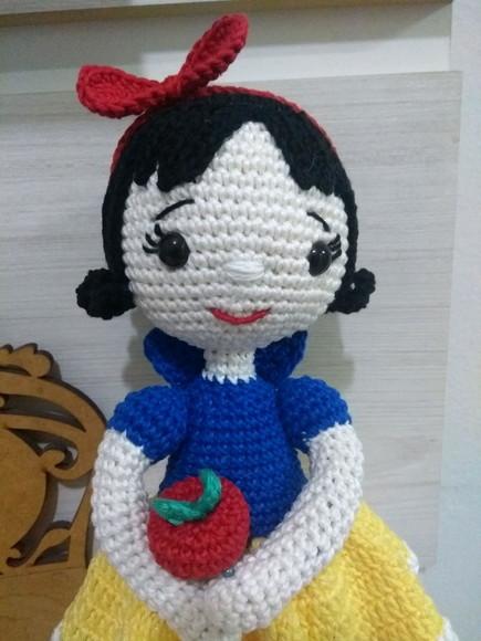 Boneca Branca de Neve em Crochê