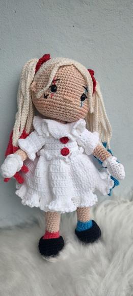Boneca Arlequina em Amigurumi