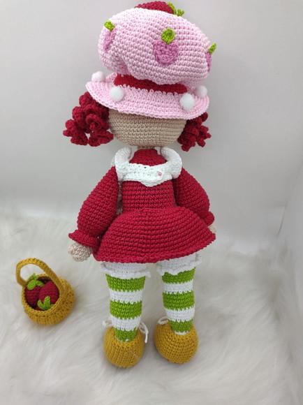 Boneca Moranguinho com Gatinho e Cestinha