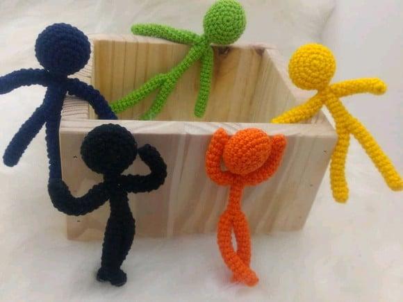 Bonecos Stickman em Amigurumi