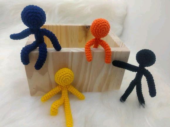 Bonecos Stickman em Amigurumi