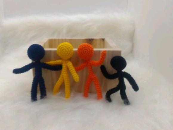 Bonecos Stickman em Amigurumi