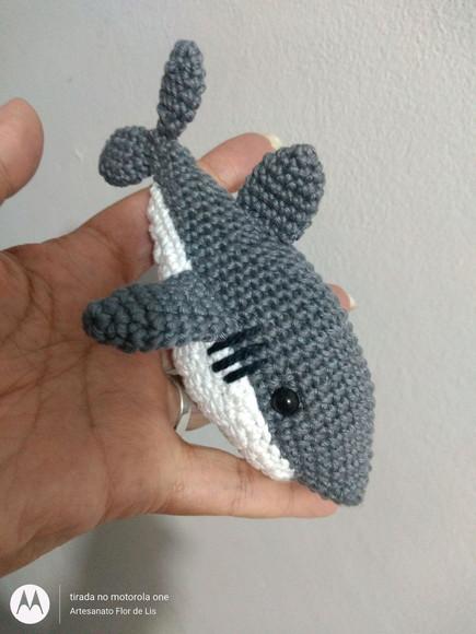 Mini Tubarão feito de crochê