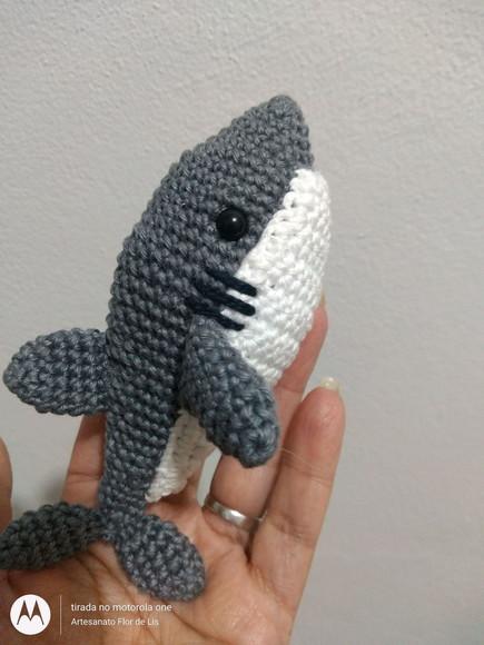 Mini Tubarão feito de crochê