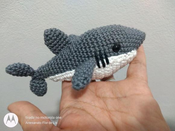 Mini Tubarão feito de crochê