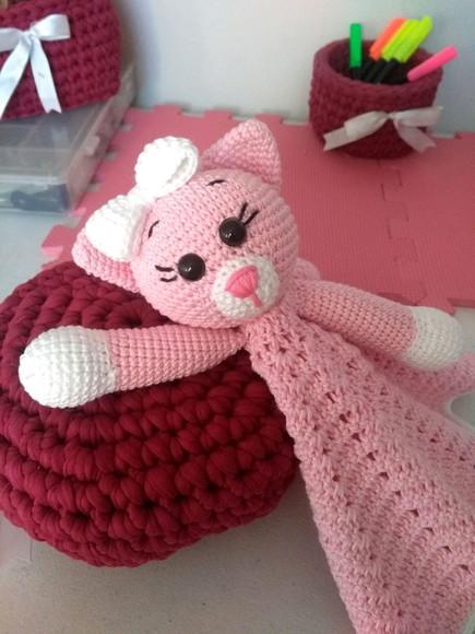 Naninha ou Manta do Apego em Crochê - Gatinha