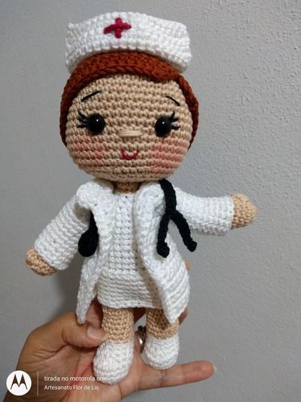 Receita Amigurumi Enfermeira Flor