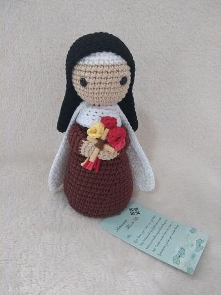 Santa Terezinha ou Nossa senhora em Crochê