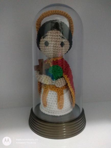Santo Expedito em crochê Amigurumi+Cúpula