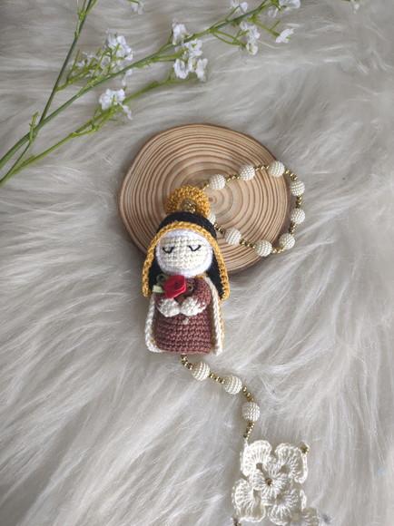 Terço de Crochê com Mini Santinha