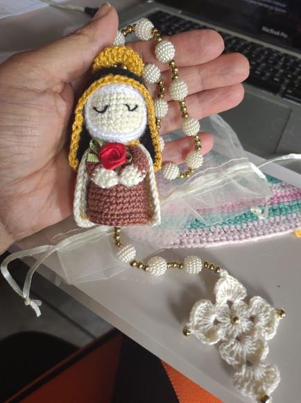 Terço de Crochê com Mini Santinha