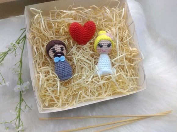 Topo de Bolo Casal de Noivinhos em Amigurumi