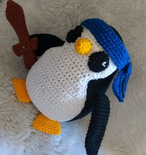 Amigurumi - Boneco Pengu Featherknight de Crochê