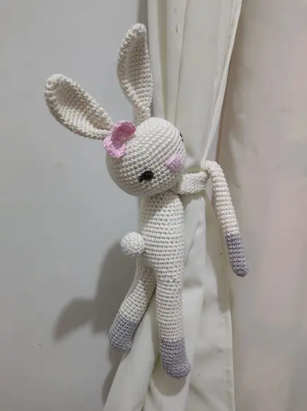 Amigurumi Coelha Menina - crochê