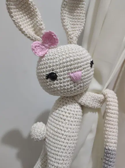 Amigurumi Coelha Menina - crochê