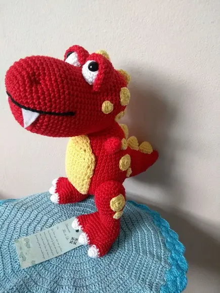 Amigurumi Dino T-Rex vermelho