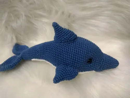 Amigurumi Golfinho feito de crochê