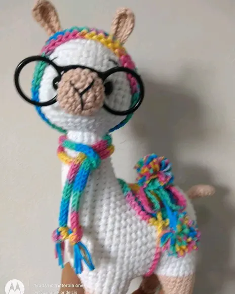 Amigurumi Lhama em Crochê com cachecol em Icord e pompom