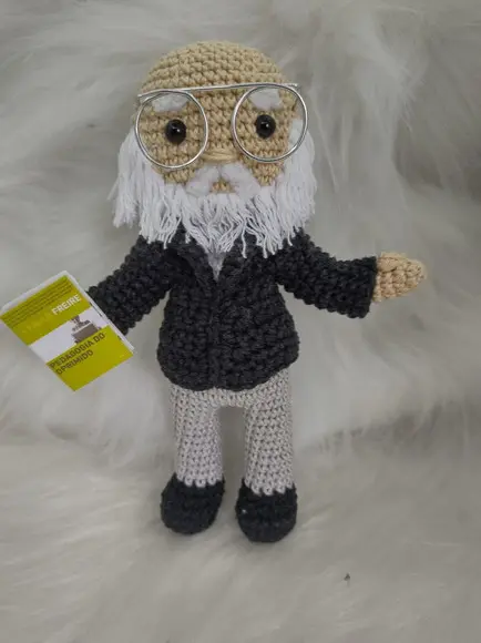 Amigurumi Paulo Freire - Crochê
