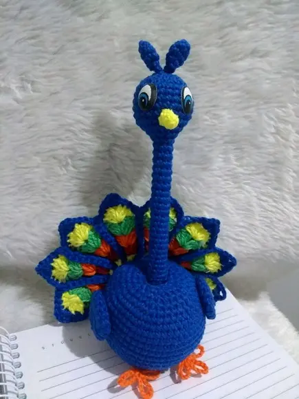 Amigurumi Pavão , porta caneta