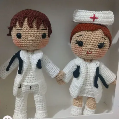 Amigurumi Profissões - Enfermeira ou Enfermeiro